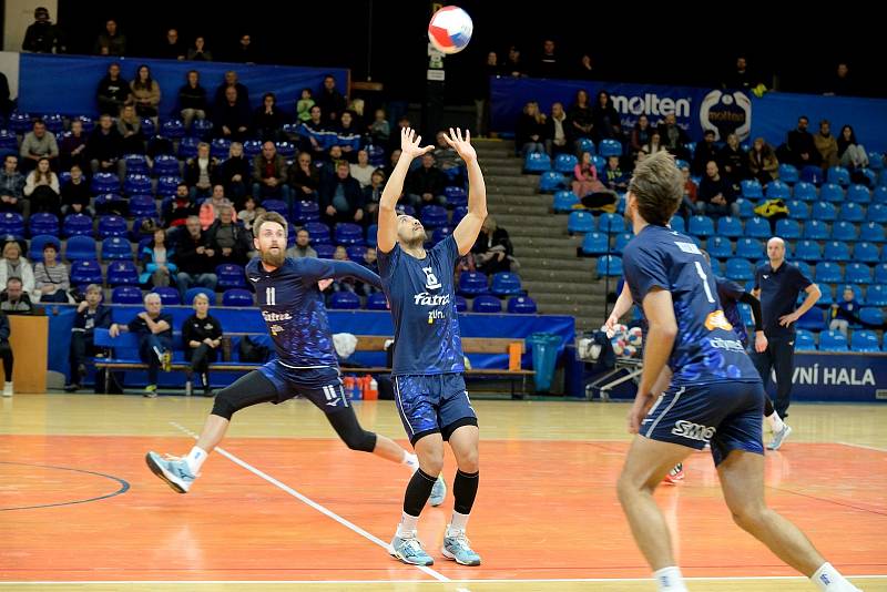 Volejbalisté zlínské Fatry (modré dresy) nestačili na Liberec v poměru 1:3 na sety.