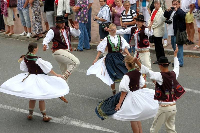 Mezinárodní festival dechových souborů FEDO 2012 ve Zlíně. Fosklorní soubor Klobučan.