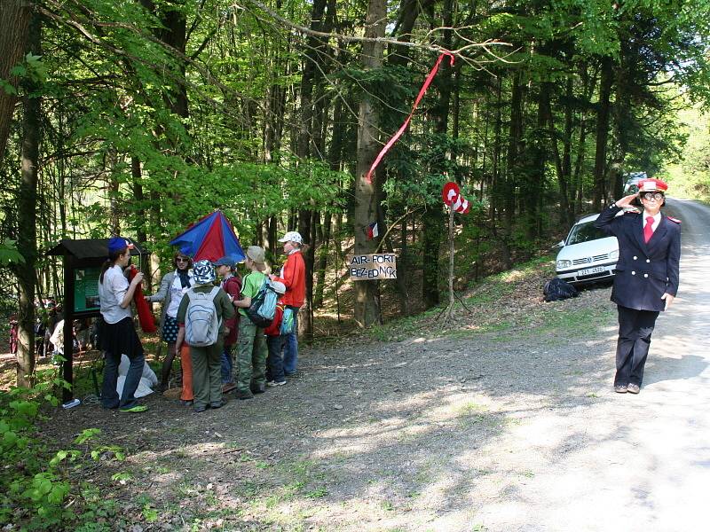 Tradiční jarní pochod s názvem Aprílové škobrtání.