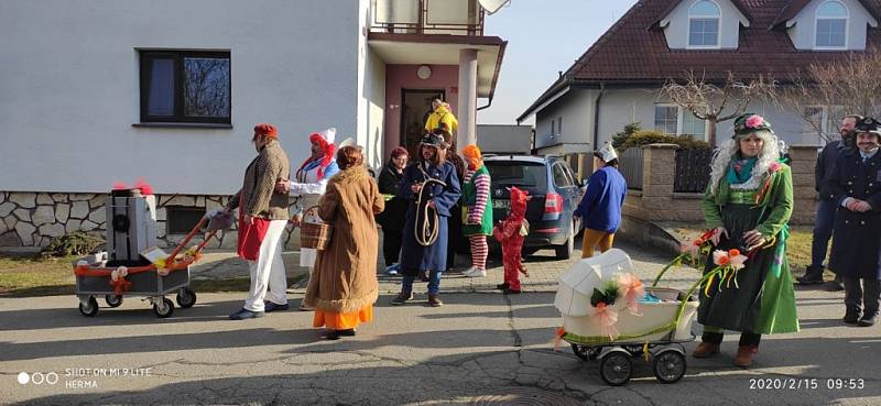 Tlumačovem už prošly maškary. I s dvěma medvědy