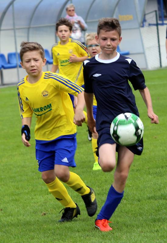 Fotbal McDonlads Cup. Krajské kolo Vršava Zlín. ZŠ Komenského Zlín (žlutí) - ZŠ Oskol Kroměříž mladší