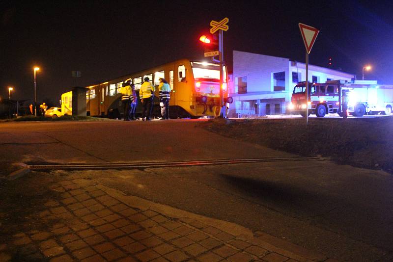 Ve Zlíně-Loukách se v pátek srazil vlak s osobním vozidlem.