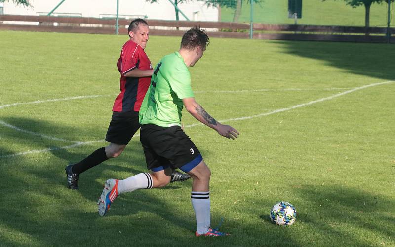 Fotbalisté Slopného (zelené dresy) si v Lize4 poradil s Drnovicemi, které díky hattricku Martina Váni zdolal 3:2. Foto: pro Deník/Jan Zahnaš