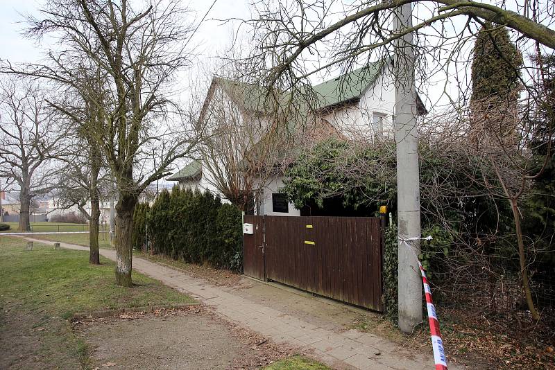 Ve Zlíně na Podhoří zasahovali kriminalisté. V jednom z domů v ulici A. Randýskové nalezli tři mrtvá lidská těla.