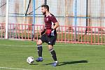 Fotbalisté Otrokovic (modro-bílé dresy) podruhé v sezoně zvítězili, porazili Jihlavu "B" 2:0.