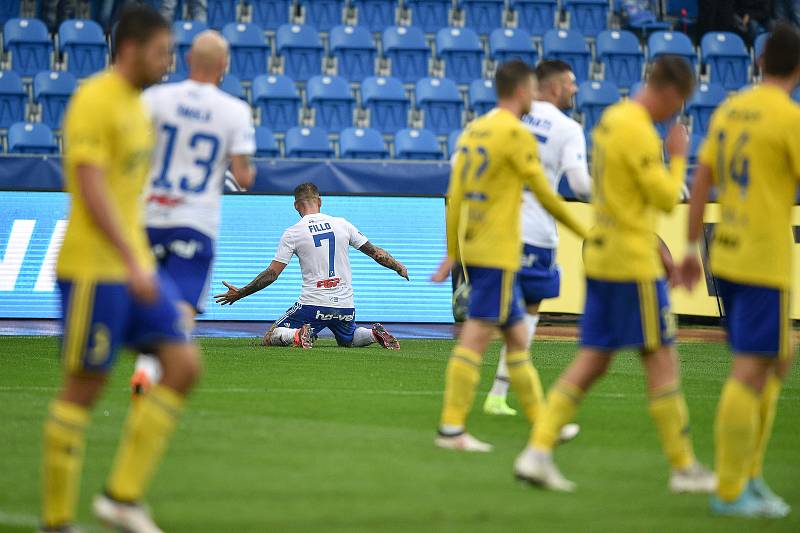 Utkání 12. kola první fotbalové ligy: Baník Ostrava - Fastav Zlín, 5. října 2019 v Ostravě. Na snímku (střed) Martin Fillo.