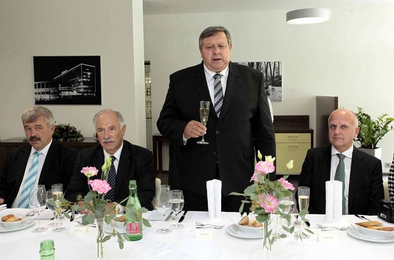 Návštěva prezidenta Miloše Zemana ve Zlíně. Lesní hotel. Oběd se členy Rady Zlínského kraje.