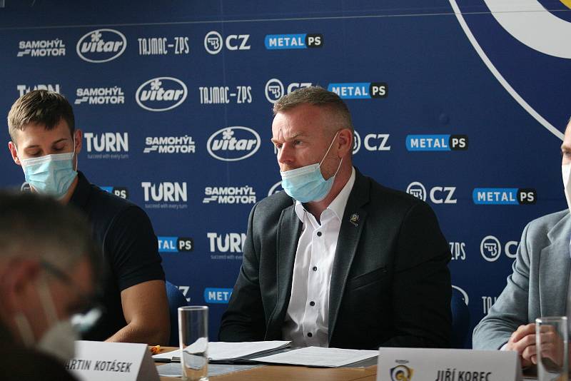Zástupci hokejistů PSG Berani Zlín představili v úterý v poledne na své tiskové konferenci své plány a cíle na prahu nové extraligové sezony. Na snímku sportovní manažer Martin Kotásek.
