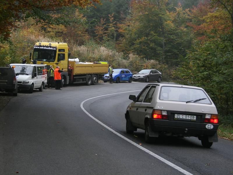 Úprava nebezpečné zatáčky začala.