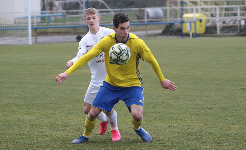 Fotbalisté Slovácka B vstoupili do jarních odvet ve třetí lize domácí výhrou 1:0 nad rezervou Zlína.