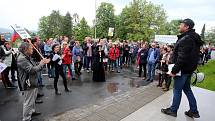 Protest na podporu nezávislosti justice a proti špatné vládě ve Zlíně u památníku T. Baťi.