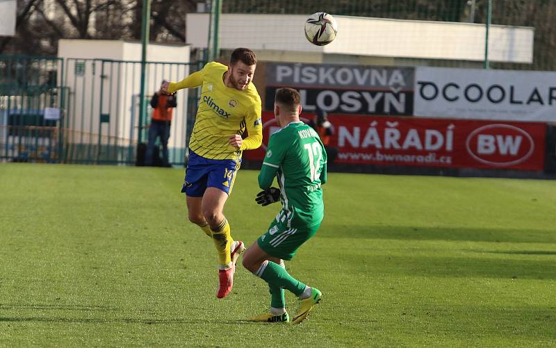 Fotbalisté Zlína (žluté dresy) vstoupili do jarní části sezony FORTUNA:LIGY na hřišti pražských Bohemians.