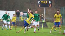 Fotbalisté Zlína B (žluté dresy) v posledním domácím zápase podzimní části třetí ligy podlehli Hlučínu 2:3.