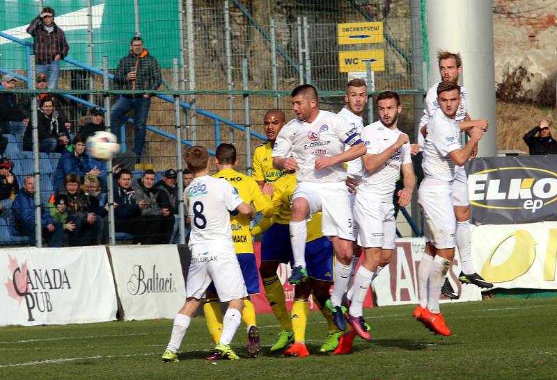 Fastav Zlín (ve žlutém) proti FC Slovácko