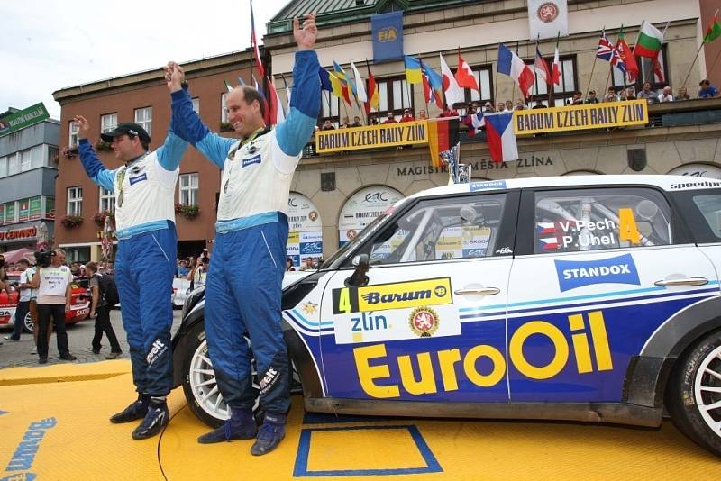 Vyhlášení vítězů 44.ročníku Barum Czech Rally na náměstí Míru ve Zlíně.