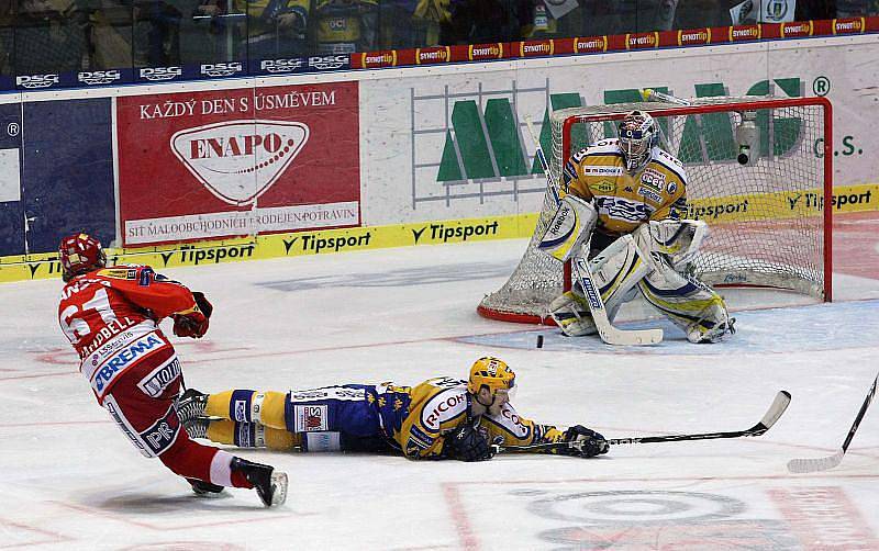 Extraligoví hokejisté Zlína se v úvodním střetnutí čtvrtfinálové série play off se svým soupeřem pražskou Slávií nepárali.