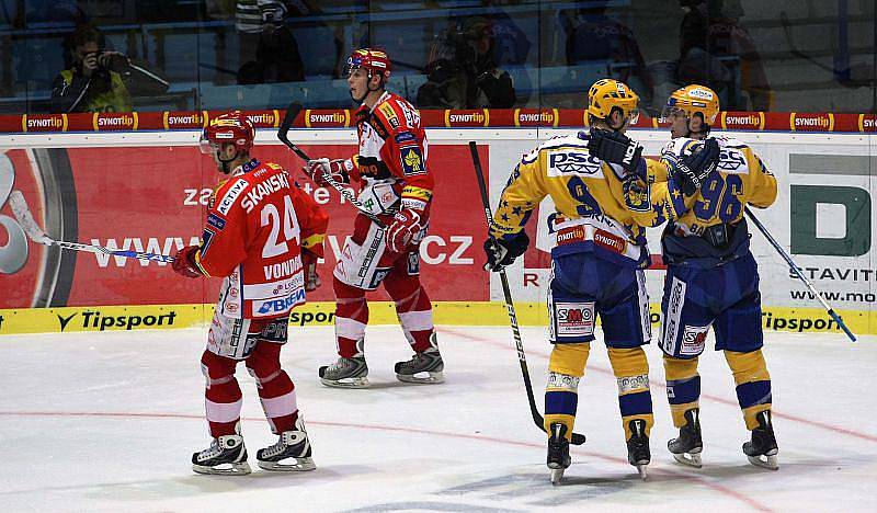 Extraligoví hokejisté Zlína se v úvodním střetnutí čtvrtfinálové série play off se svým soupeřem pražskou Slávií nepárali.