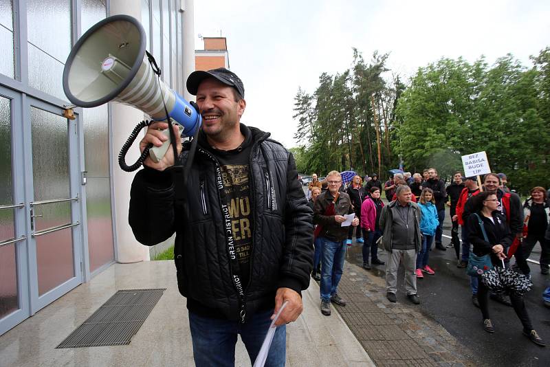 Protest na podporu nezávislosti justice a proti špatné vládě ve Zlíně u památníku T. Baťi.