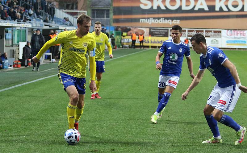 Fotbalisté Zlína (žluté dresy) v 15. kole FORTUNA:LIGY prohráli na hřišti Mladé Boleslavi 0:1.