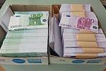 Zabavené padělané bankovky v hodnotě téměř 41 milionů korun.