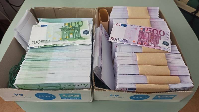 Zabavené padělané bankovky v hodnotě téměř 41 milionů korun.