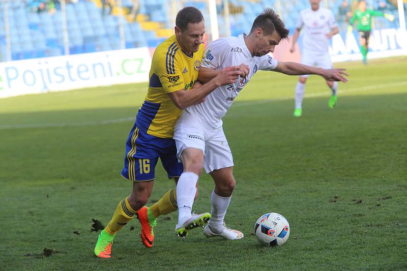 Fastav Zlín (ve žlutém) proti FC Slovácko