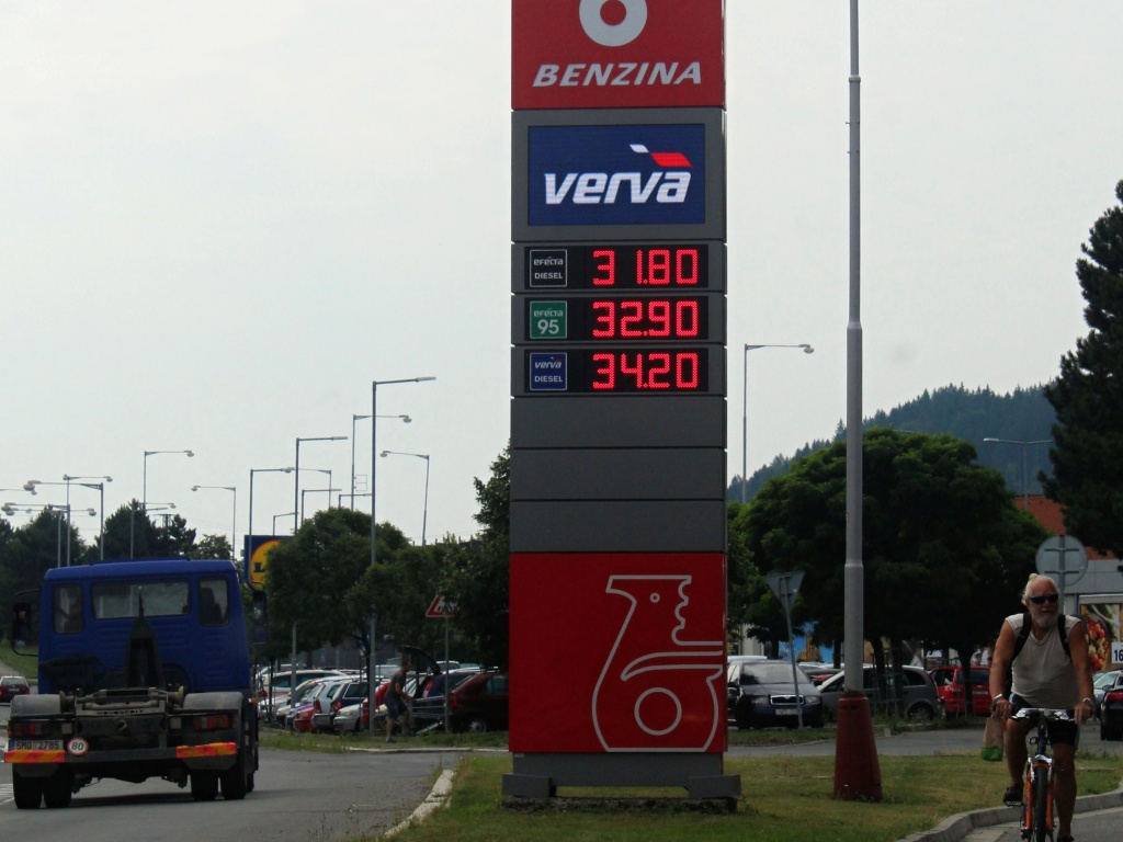 Velký průzkum v kraji: 100 cen nafty a benzinu - Zlínský deník