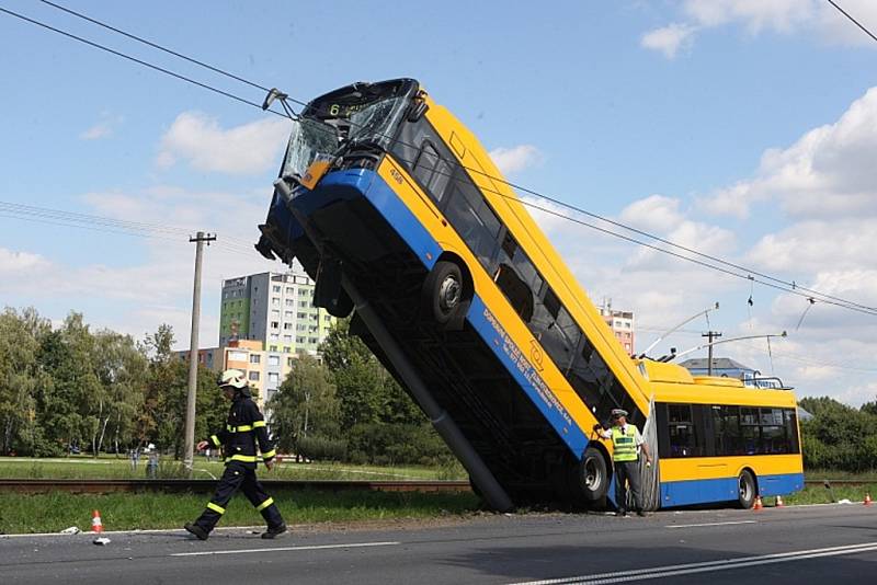 Havárie trolejbusu v Otrokovicích.