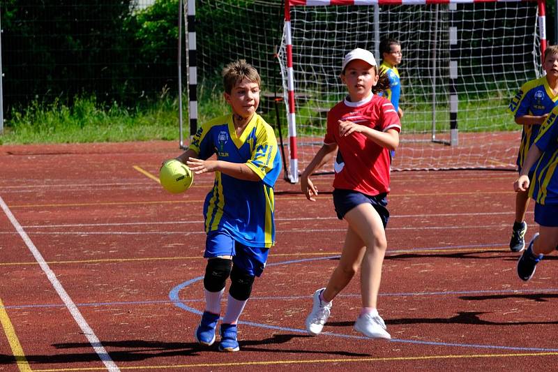 Ve sportovním areálu Základní školy Zlín Křiby se konal dvoudenní Holiday miniFestival Zlín 2022. Ve starší kategorii 5+1 zvítězilo družstvo Kopřivnice, obě kategorie miniházené 4+1 opanovaly děti ze slovenské Bojnice.