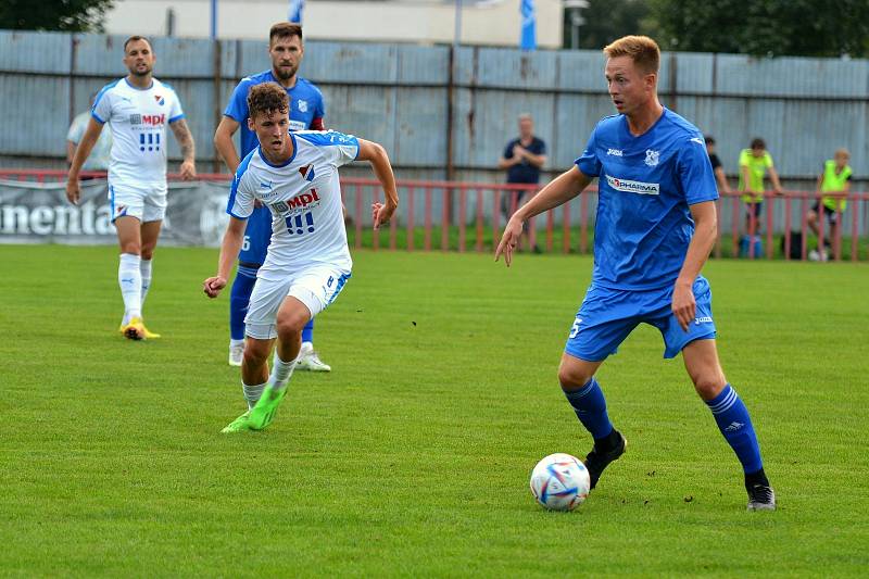 Fotbalisté Kvítkovic (modré dresy) doma prohráli s Baníkem Ostrava "B" 2:5.