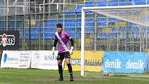 Fotbalisté Zlína B (žluté dresy) v nedělním zápase 29. kole MSFL na Letné remizovali s Frýdkem-Místkem 2:2.