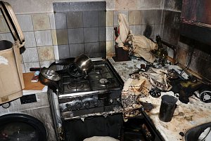 Požár v bytě ve Zlíně (28. března 2024) způsobila varna pervitinu. Výrobci drog hrozí až deset let.