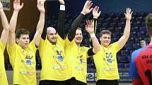 Nedělní derby v rámci 11. kola I. ligy házenkářů ovládl Zlín (ve žlutém), který doma přehrál lídra soutěže ze Vsetína 29:23.