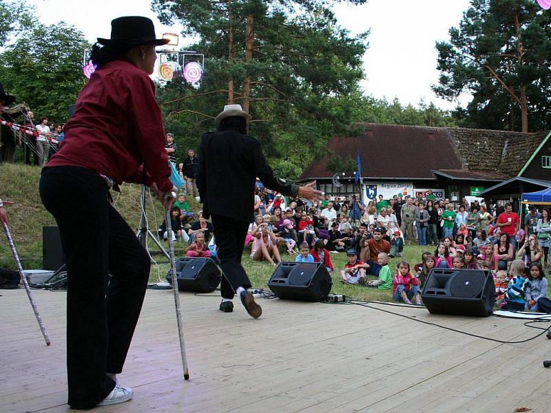 Na šest set dětí a dopělých se v sobotu bavilo na šestém ročníku benefičního festivalu Pod Hvězdami v Lukovečku na Zlínsku