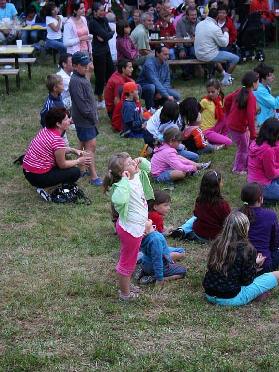 Na šest set dětí a dopělých se v sobotu bavilo na šestém ročníku benefičního festivalu Pod Hvězdami v Lukovečku na Zlínsku