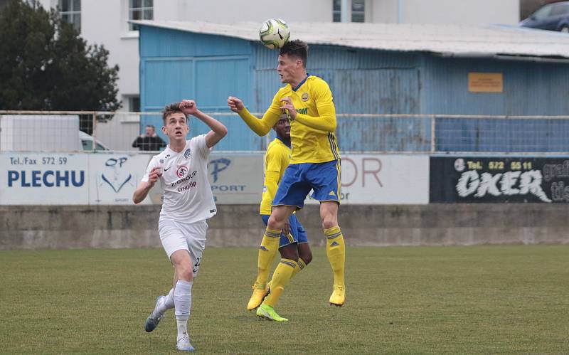 Fotbalisté Slovácka B vstoupili do jarních odvet ve třetí lize domácí výhrou 1:0 nad rezervou Zlína.