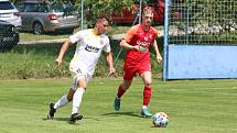 Fotbalisté Zlína B (bílé dresy) v sobotním přípravném zápase na Vršavě remizovali s juniorkou Zbrojovky Brno 2:2.