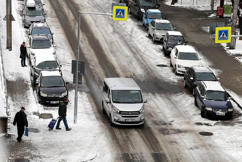 Parkování na ulici Zarámí ve Zlíně.