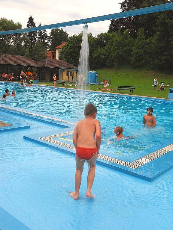 Koupaliště a letní areál ve Valašských Kloboukách. 