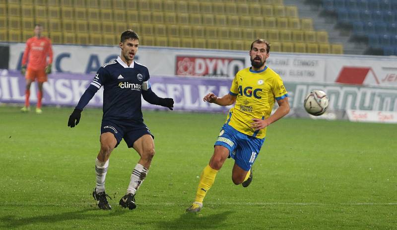 Fotbalisté Zlína (modré dresy) v 17. kole FORTUNA:LIGY podlehli domácím Teplicím 1:4.