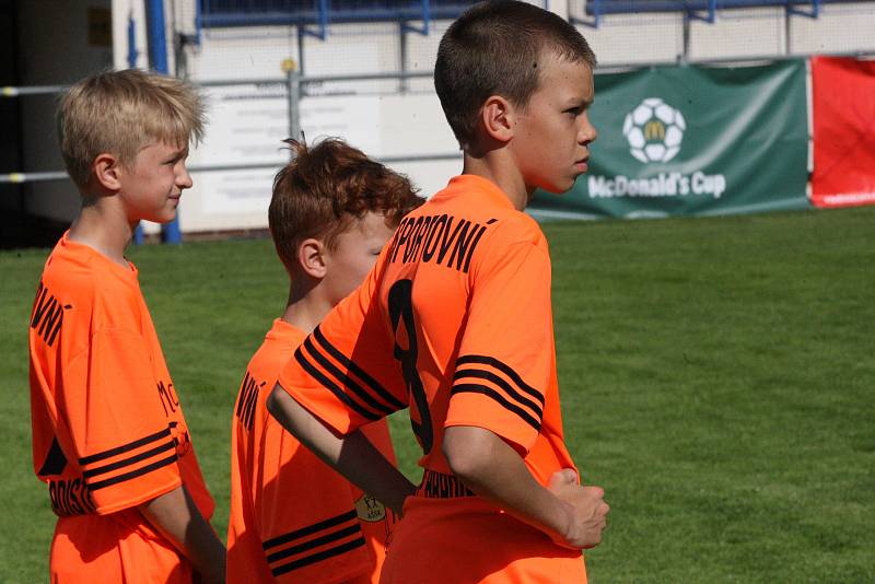 Krajské finále McDonald’s Cupu si v úterý na zlínské Vršavě podmanili žáci Základní školy Sportovní v Uherském Hradišti, kteří v obou kategoriích postoupili do celostátního finále.