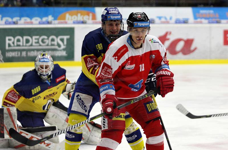 Hokejisté Zlína (ve žlutých dresech) se ve 38. kole extraligy utkali s Olomoucí.