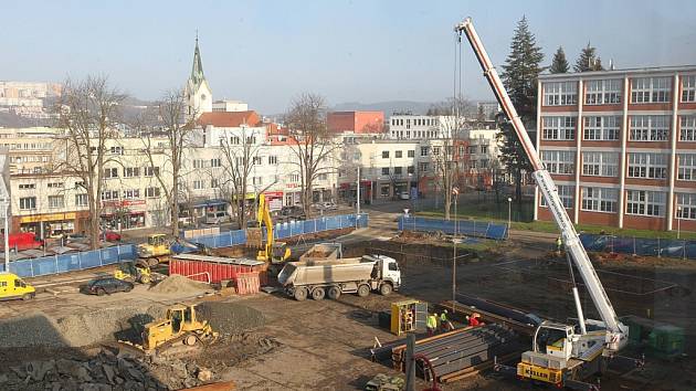 Slavnostní zahájení stavby a poklepání základního kamene Vzdělávacího komplexu UTB ve Zlíně za účasti Evy Jiřičné