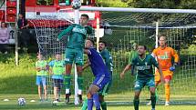 Fotbalisté Slavičína (v modrém) ve 2. kole MOL Cupu ve středu odpoledne před svými fanoušky podlehli prvoligové Karviné 1:5. Foto: Deník/Jan Zahnaš