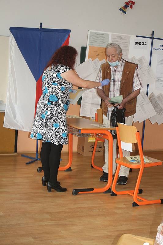 Volby ve volebním okrsku 33., 34. Zlín - Jižní Svahy.