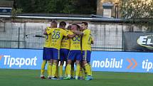 Fotbalisté Zlína (žluté dresy) v 6. kole FORTUNA:LIGY zdolali poslední Pardubice 2:1.