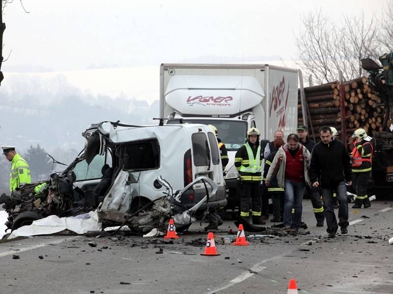 Tragická autonehoda na silnici mezi Příluky a Želechovicemi.