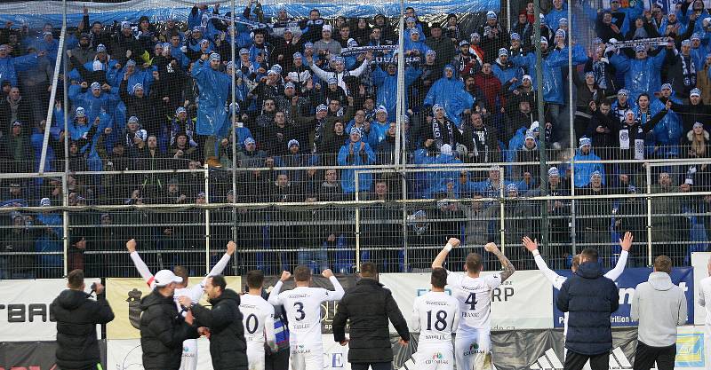 Oslava vítězství Slovácka v derby s fanoušky