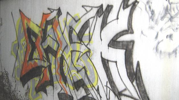 Graffity výtvor na zdi budovy zlínské firmy