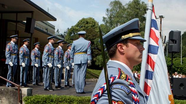 Hudba Hradní stráže a Policie ČR se představila v Luhačovicích na Lázeňském náměstí. 